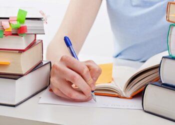 Світ знань: вплив відгуків студентів та рекомендацій на якість роботи рефератної компанії