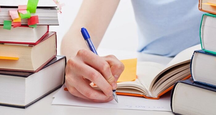 Світ знань: вплив відгуків студентів та рекомендацій на якість роботи рефератної компанії