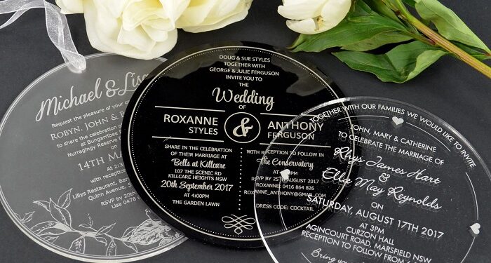 Acrylic wedding invitations from PietraPaperDesign: an opportunity to pleasantly surprise guests