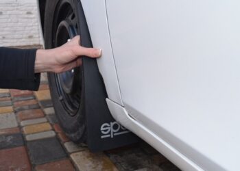 Основные этапы монтажа брызговиков: правила и рекомендации