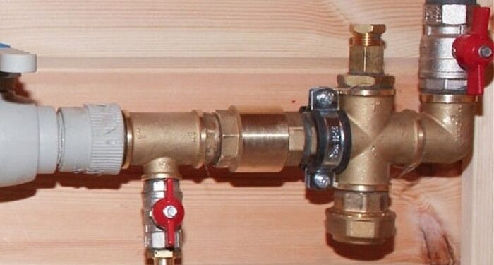 Обратный клапан в системах водопровода: преимущества и значение