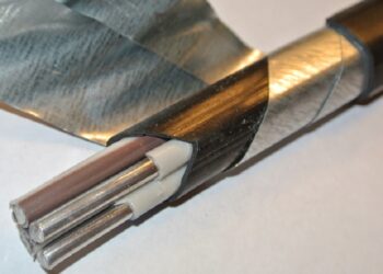 Бронированный кабель: особенности конструкции и ключевые преимущества