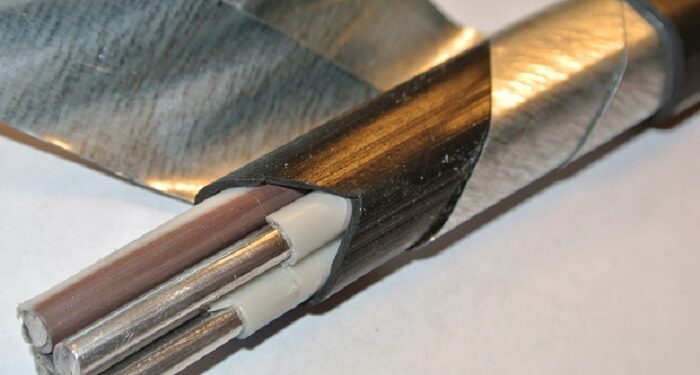 Бронированный кабель: особенности конструкции и ключевые преимущества