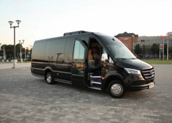 Переваги пасажирських перевезень до Варшави преміум-класу від KaraVAN