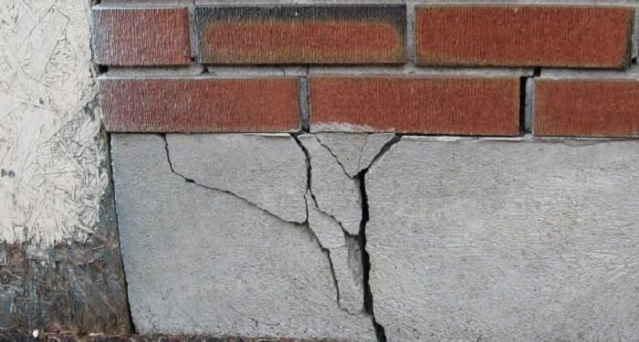Як відреомнтувати тріщини в фундаменті: основні правила та рекомендації