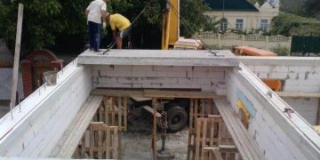 Плиты перекрытия в доме из газобетона – как правильно опереть и какой армопояс нужен