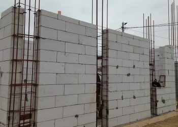 Вертикальне армування: у яких випадках потрібно армувати порожнини блоків вертикально