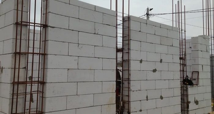 Вертикальне армування: у яких випадках потрібно армувати порожнини блоків вертикально